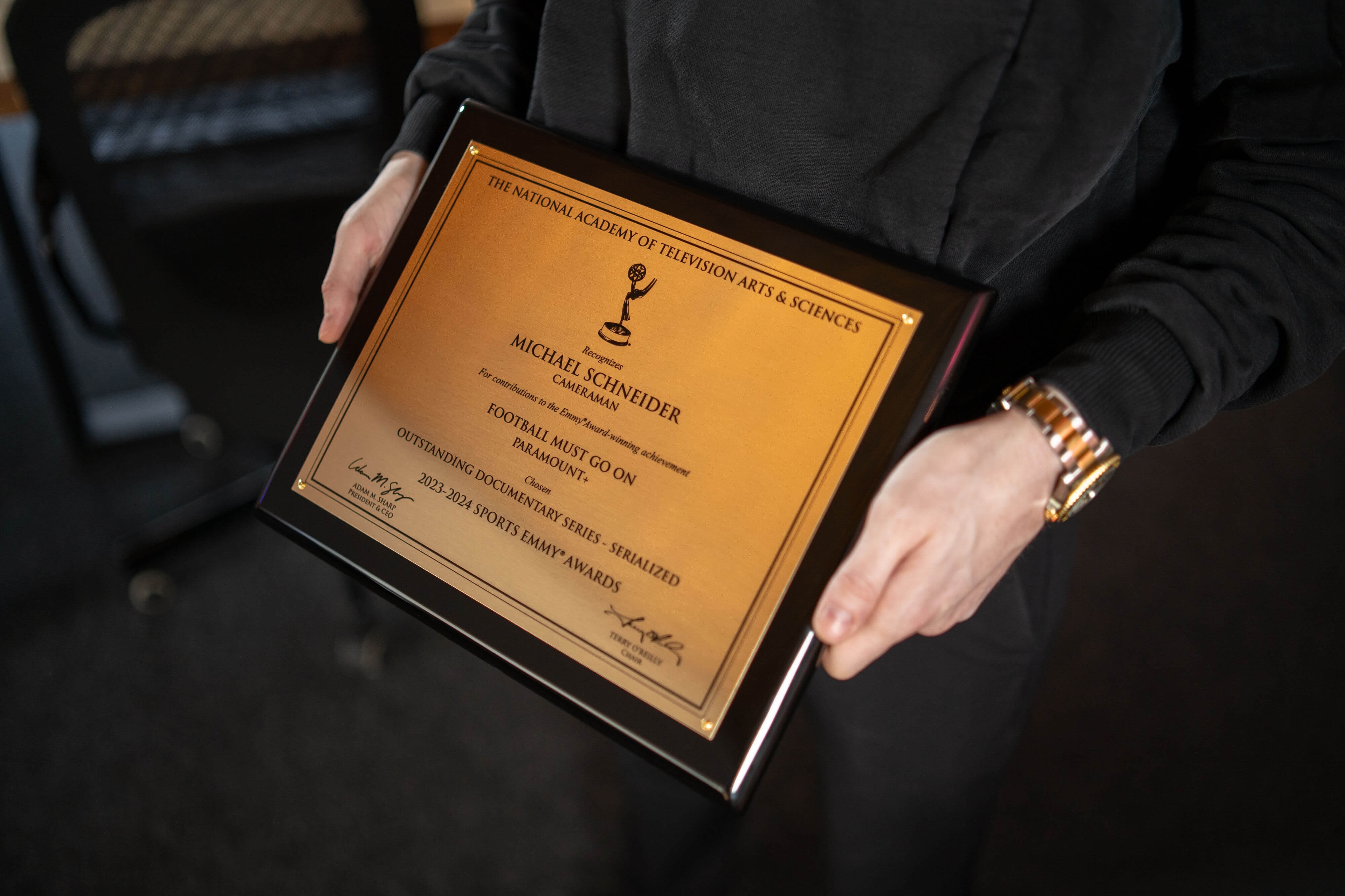 Sports Emmy Award von Michael Schneider für Football Must Go On